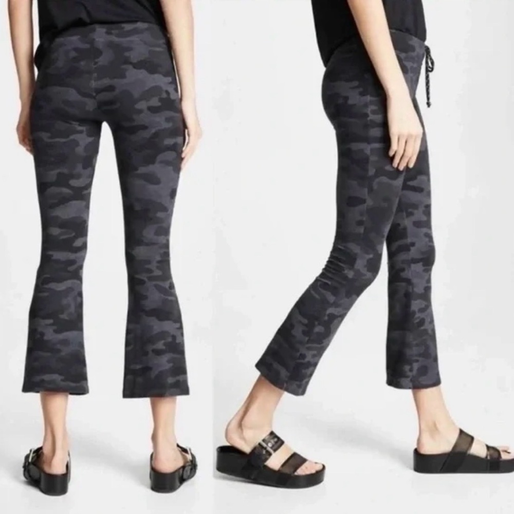Sundry Camo Kick Flare Crop Pant, Size 2 (US 8-10)